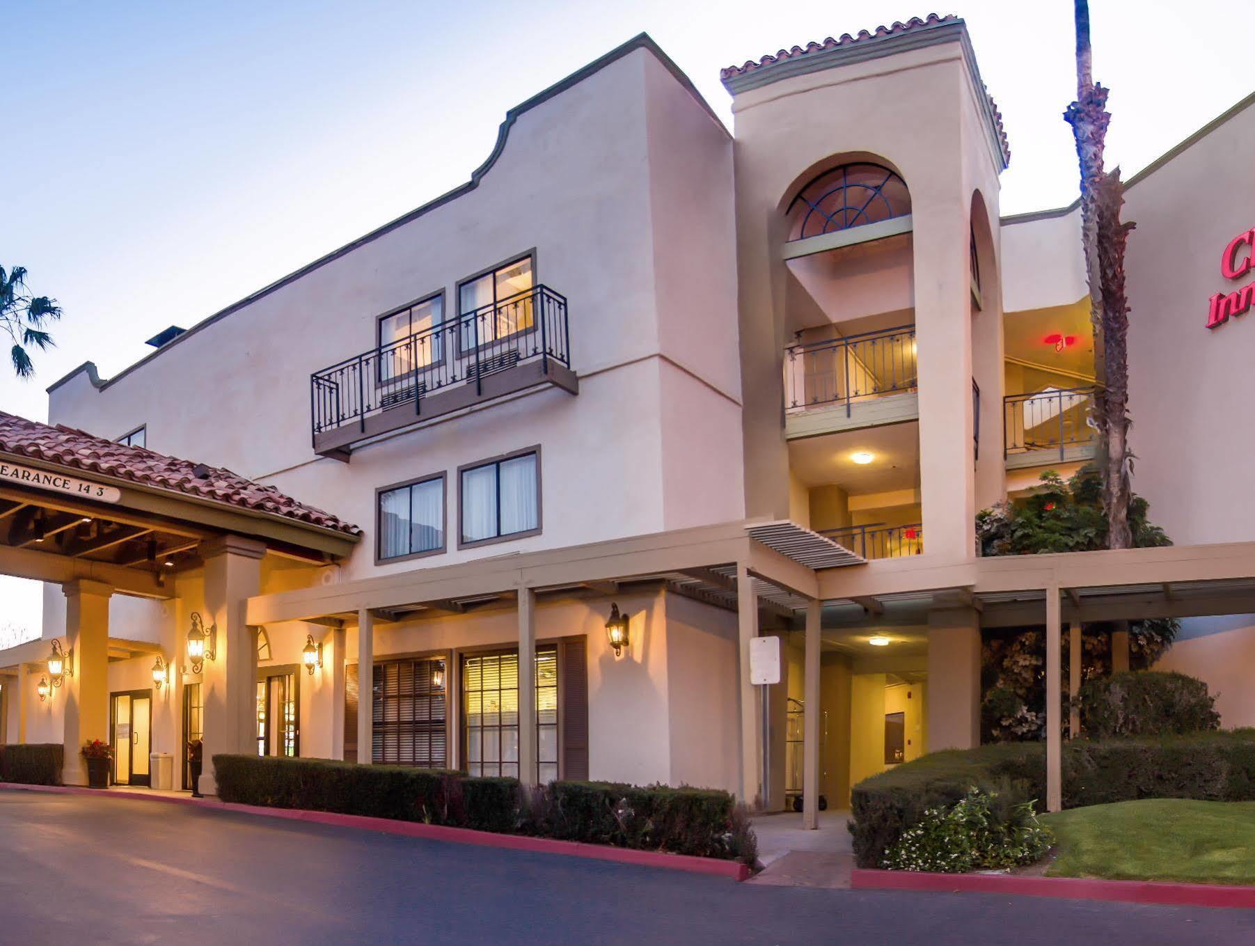 Comfort Inn & Suites Orange County John Wayne Airport Santa Ana Exterior foto